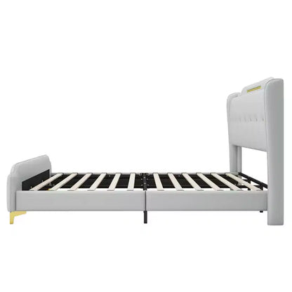 Cama King de plataforma de piel sintética con cabecero y pie de cama de ala, detalles dorados, capacidad de 800 lb