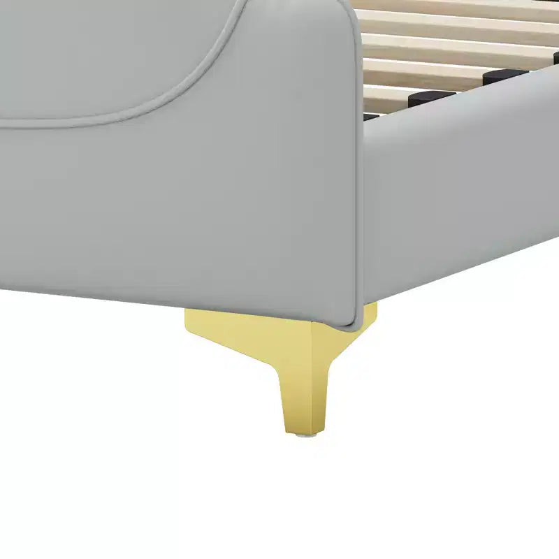 Cama King de plataforma de piel sintética con cabecero y pie de cama de ala, detalles dorados, capacidad de 800 lb