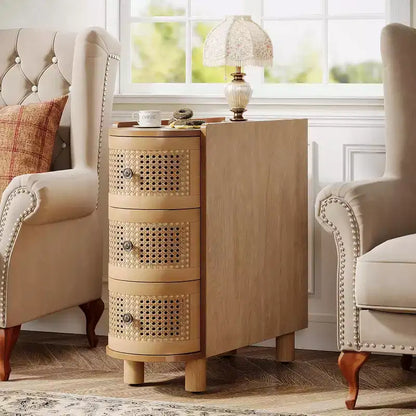 Mesa auxiliar de madera maciza con 3 cajones de ratán y tiradores repujados, no requiere montaje