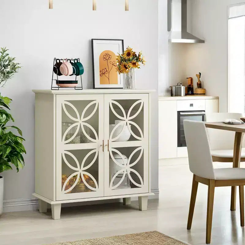 Mueble auxiliar crema de 32" con puertas de cristal, diseño geométrico de pétalos y patas de madera maciza