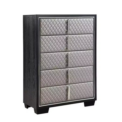 Cómoda de 38" y 5 cajones, piel sintética plateada y acabado negro, tapizado acolchado de rombos
