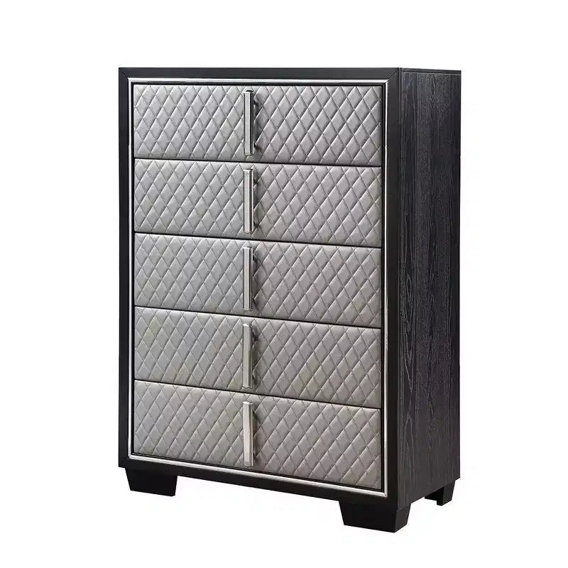 Cómoda de 38" y 5 cajones, piel sintética plateada y acabado negro, tapizado acolchado de rombos