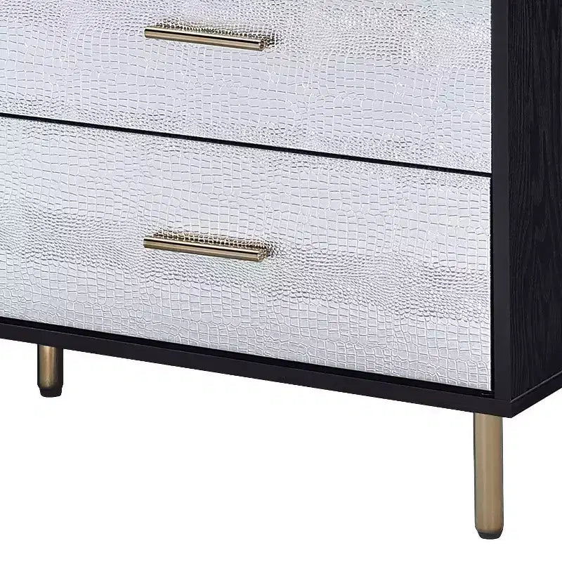 Cómoda de 47" y 5 cajones, acabado negro, plata y oro, madera compuesta, no requiere montaje