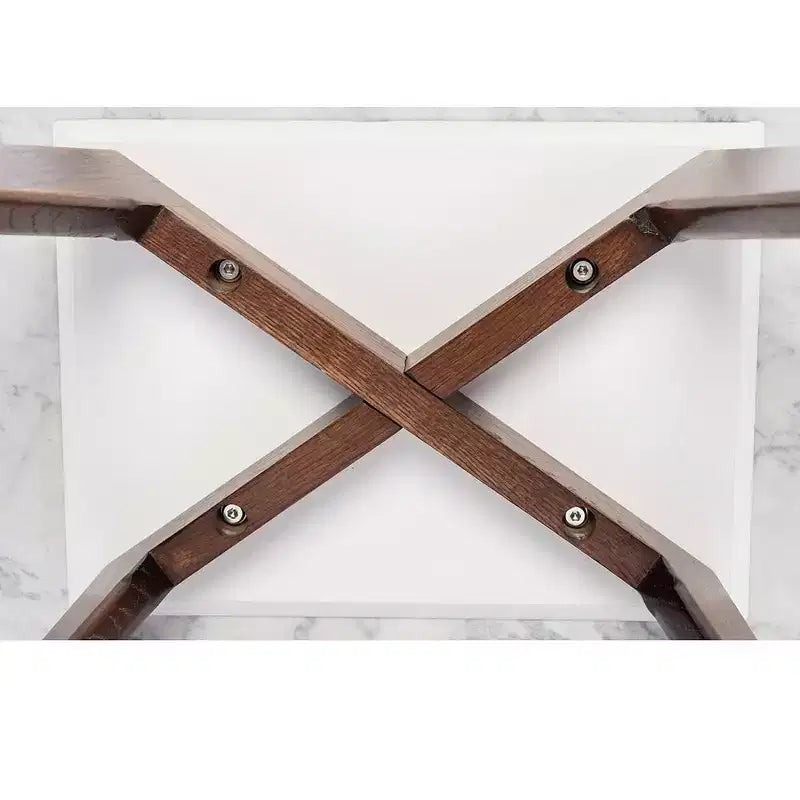 Mesa de centro cuadrada de mármol blanco Carrara italiano de 31" con patas de madera de olmo de mediados de siglo