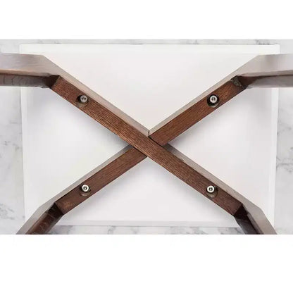 Mesa de centro cuadrada de mármol blanco Carrara italiano de 31" con patas de madera de olmo de mediados de siglo