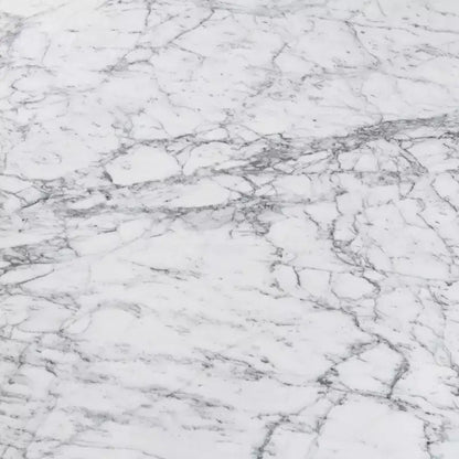 Mesa de centro cuadrada de mármol blanco Carrara italiano de 31" con patas de madera de olmo de mediados de siglo